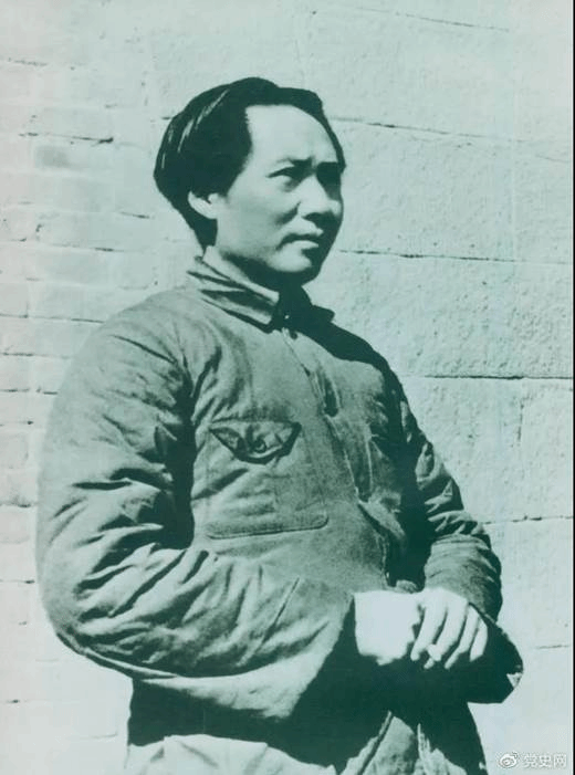 1936年2月至5月,毛泽东、彭德怀率军进行了东征战役。图为指挥东征战役时的毛泽东。