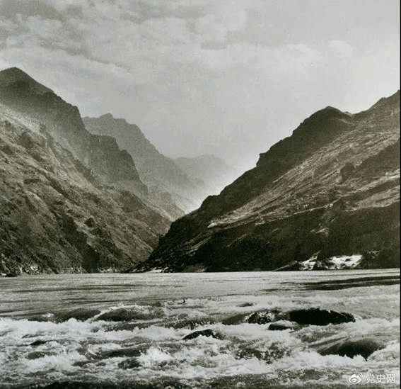 1935年5月3日至9日,红一方面军利用7条渡船从皎平渡全部渡过金沙江。