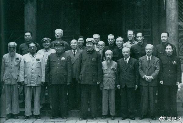 1949年7月5日,新政治协商会议筹备会常务委员合影。